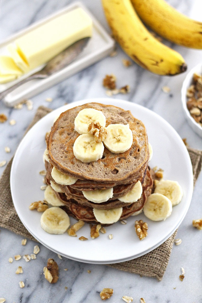 Fluffy and flourless banana bread pancakes