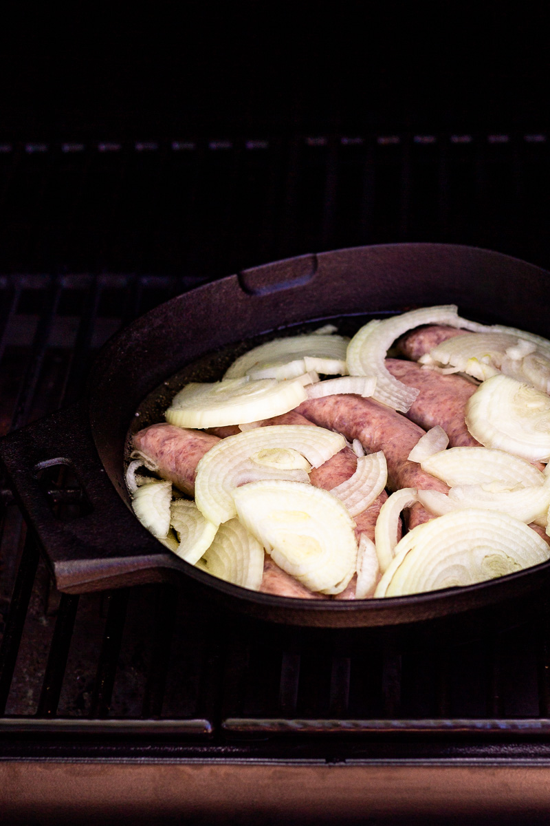 boiling brats in beer with onions